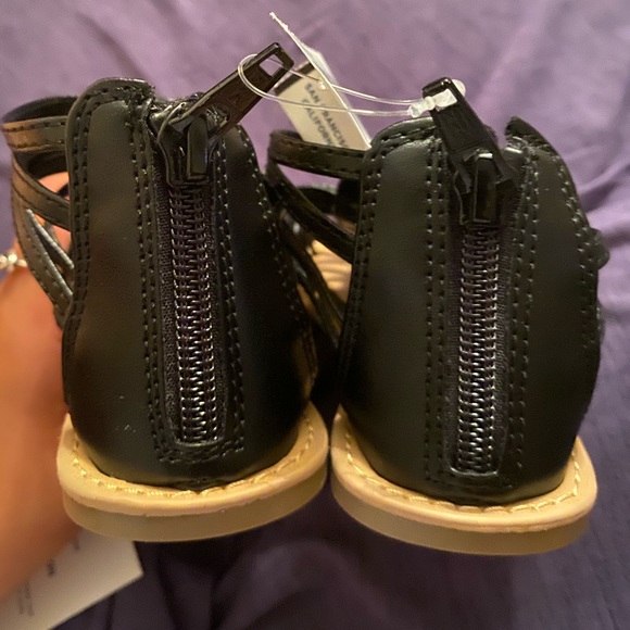 Cute Black Old Navy Sandals - Picture 3 of 6